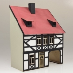 Die Modellbahnwerkstatt 1944 - H0 - Halbrelief Harzer Stadt-Fachwerkhaus mit Tordurchfahrt, zweistöckig